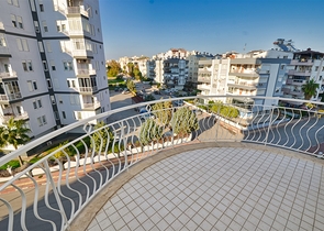 2+1 Wohnung im Stadtteil Lara - Antalya