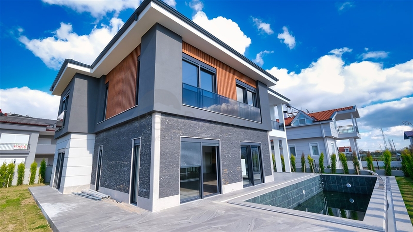 Villa mit 5+1 Grundrissen in der Region Doshemealty - Antalya 