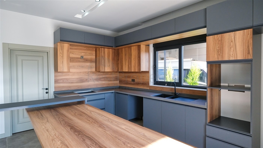 Villa mit 5+1 Grundrissen in der Region Doshemealty - Antalya 