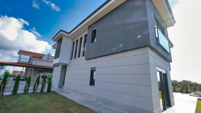 Villa mit 5+1 Grundrissen in der Region Doshemealty - Antalya 