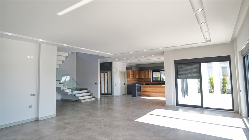 Villa mit 5+1 Grundrissen in der Region Doshemealty - Antalya 