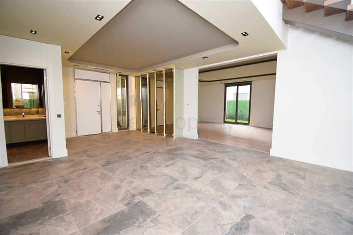 4+1-Villa in der Region Doshemealty - Antalya