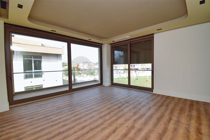 4+1-Villa in der Region Doshemealty - Antalya