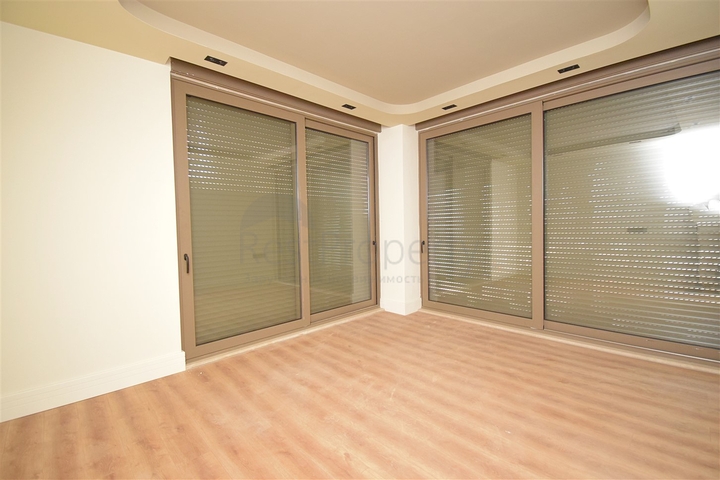 4+1-Villa in der Region Doshemealty - Antalya