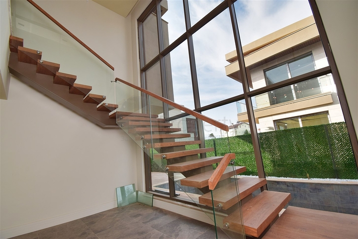 4+1-Villa in der Region Doshemealty - Antalya