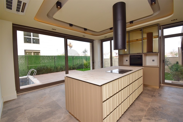 4+1-Villa in der Region Doshemealty - Antalya