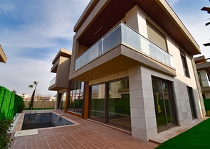4+1-Villa in der Region Doshemealty - Antalya
