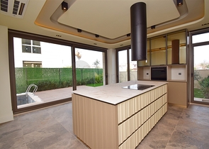 4+1-Villa in der Region Doshemealty - Antalya