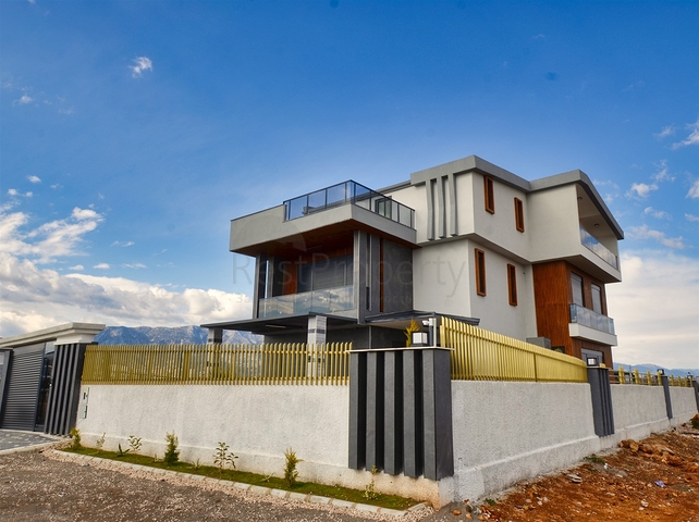 Villa mit 7+2 Grundrissen in der Region Doshemealty - Antalya