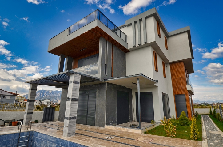 Villa mit 7+2 Grundrissen in der Region Doshemealty - Antalya