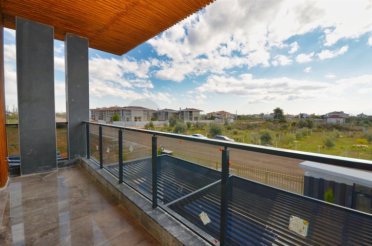 Villa mit 7+2 Grundrissen in der Region Doshemealty - Antalya