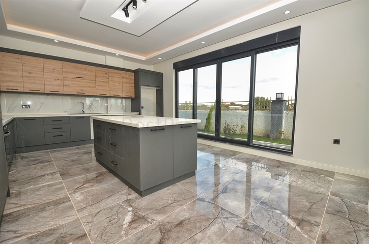 Villa mit 7+2 Grundrissen in der Region Doshemealty - Antalya