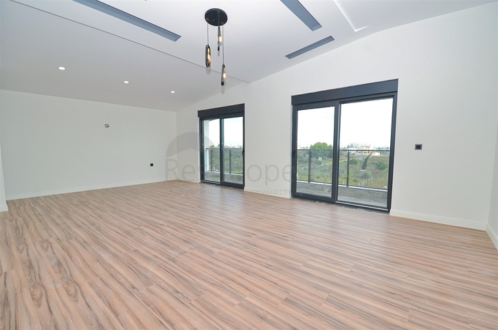 Villa mit 7+2 Grundrissen in der Region Doshemealty - Antalya