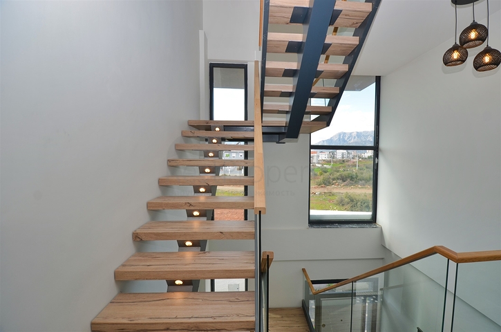 Villa mit 7+2 Grundrissen in der Region Doshemealty - Antalya