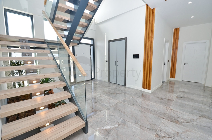 Villa mit 7+2 Grundrissen in der Region Doshemealty - Antalya