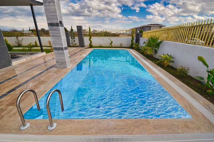 Villa mit 7+2 Grundrissen in der Region Doshemealty - Antalya