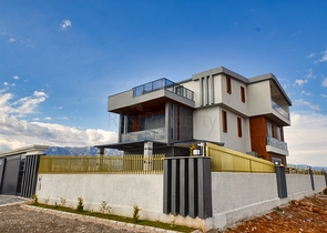 Villa mit 7+2 Grundrissen in der Region Doshemealty - Antalya