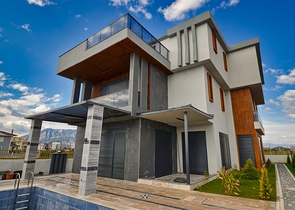 Villa mit 7+2 Grundrissen in der Region Doshemealty - Antalya