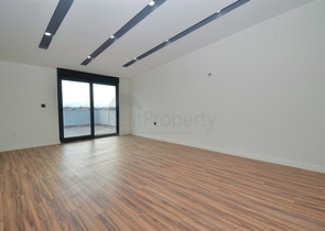 Villa mit 7+2 Grundrissen in der Region Doshemealty - Antalya