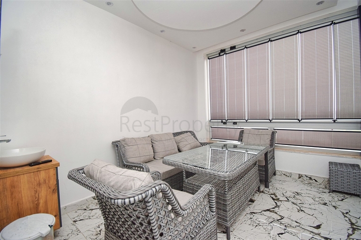 Villa mit 7+3 Grundrissen in Altyntas - Antalya 