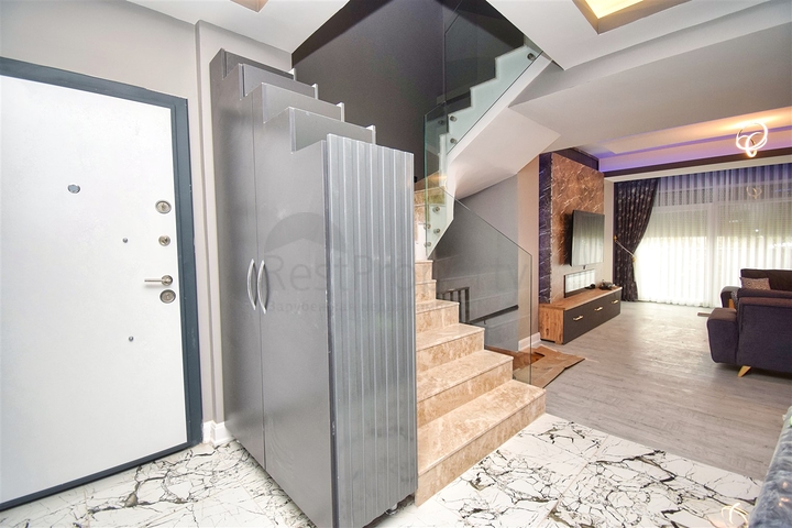 Villa mit 7+3 Grundrissen in Altyntas - Antalya 