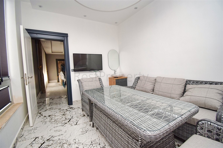 Villa mit 7+3 Grundrissen in Altyntas - Antalya 