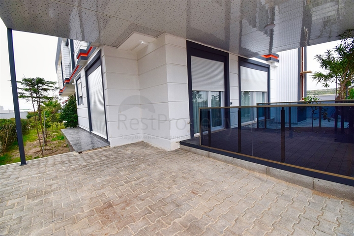 Villa mit 7+3 Grundrissen in Altyntas - Antalya 