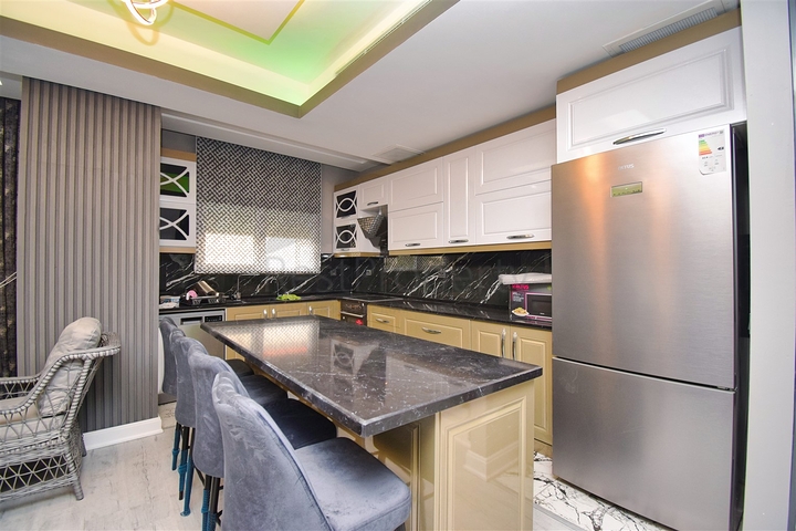 Villa mit 7+3 Grundrissen in Altyntas - Antalya 