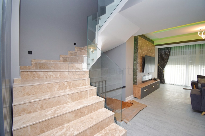 Villa mit 7+3 Grundrissen in Altyntas - Antalya 