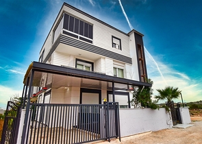 Villa mit 7+3 Grundrissen in Altyntas - Antalya 