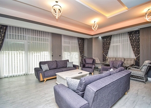 Villa mit 7+3 Grundrissen in Altyntas - Antalya 