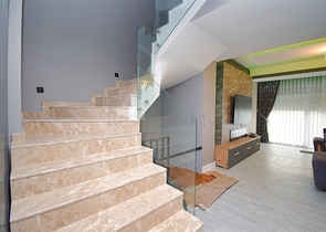 Villa mit 7+3 Grundrissen in Altyntas - Antalya 