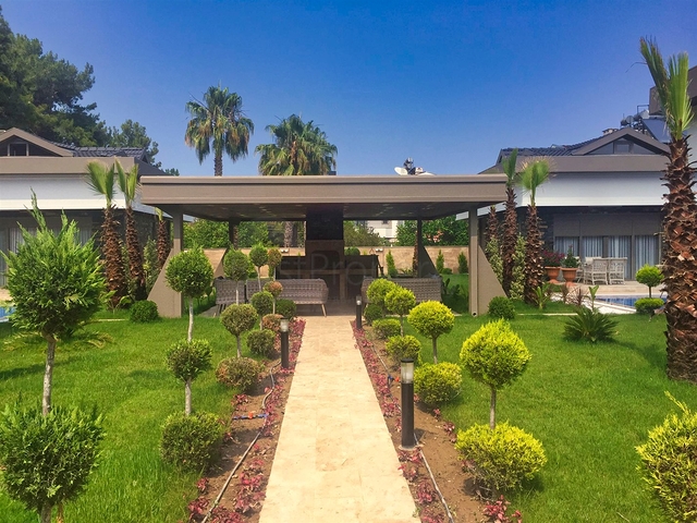 4+1-Villa im Wohnbezirk Aslanbujak - Antalya