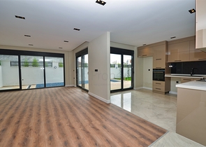 3+1-Villen im Wohnbezirk Güzeloba - Antalya 