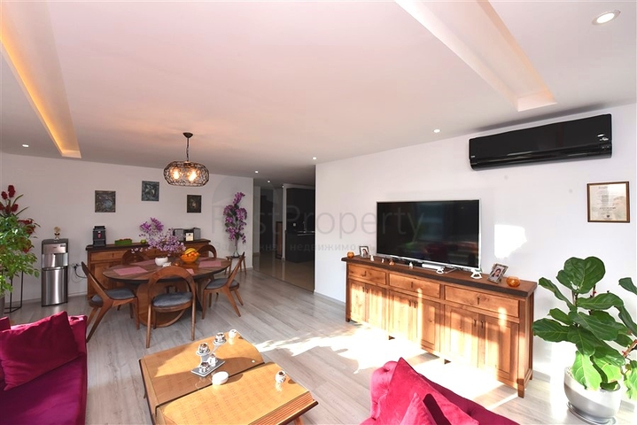 Wohnung 2+1 in einer Wohnanlage mit Hotelinfrastruktur.