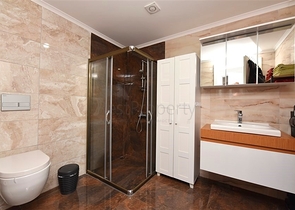 Wohnung 2+1 in einer Wohnanlage mit Hotelinfrastruktur.