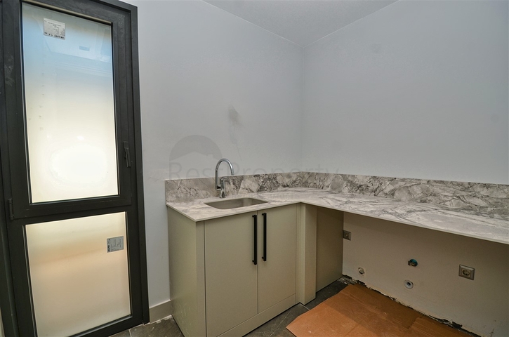 4+1-Villa in der Region Doshemealty - Antalya