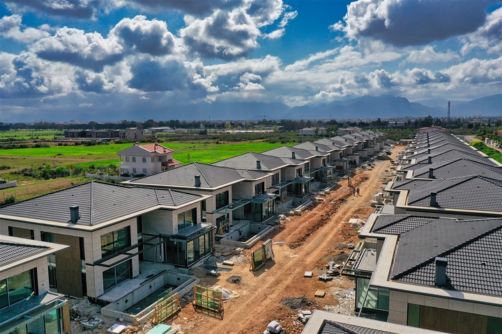 4+1-Villa in der Region Doshemealty - Antalya