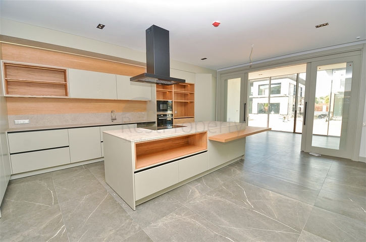 4+1-Villa in der Region Doshemealty - Antalya