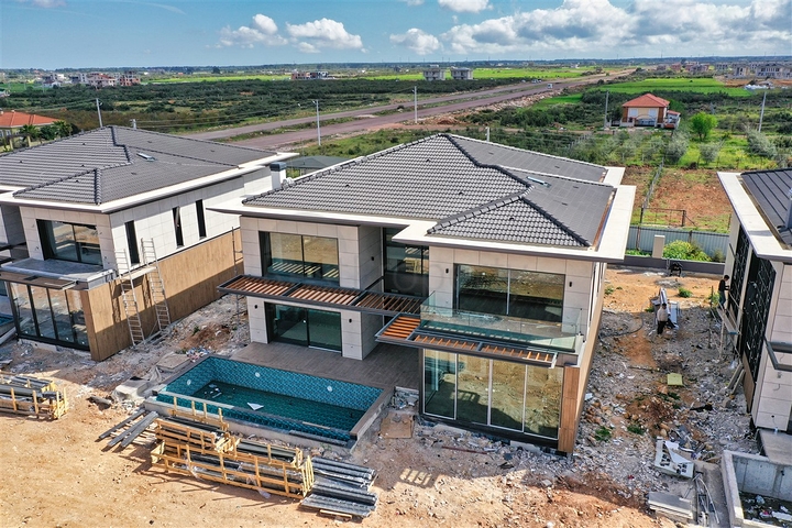 4+1-Villa in der Region Doshemealty - Antalya