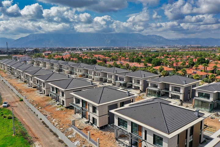 4+1-Villa in der Region Doshemealty - Antalya