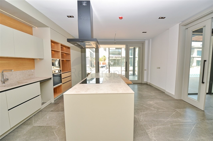 4+1-Villa in der Region Doshemealty - Antalya