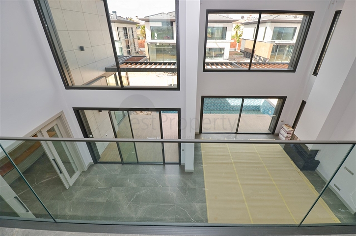 4+1-Villa in der Region Doshemealty - Antalya