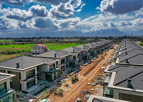 4+1-Villa in der Region Doshemealty - Antalya