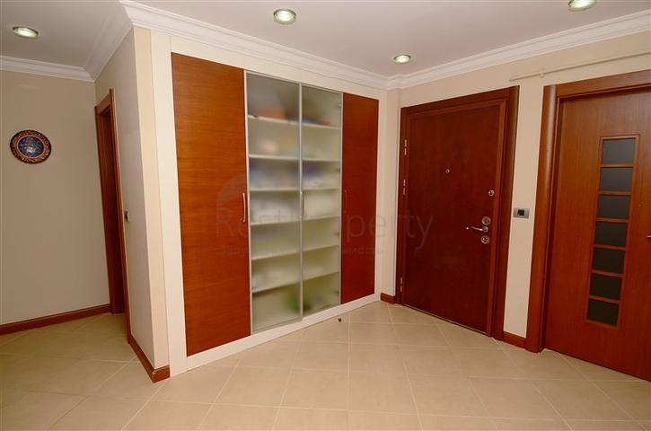 Apartment 3+1 möbliert, in einem Komplex in der ersten Zeile