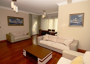 Apartment 3+1 möbliert, in einem Komplex in der ersten Zeile