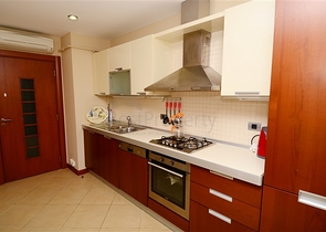 Apartment 3+1 möbliert, in einem Komplex in der ersten Zeile