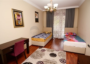 Apartment 3+1 möbliert, in einem Komplex in der ersten Zeile