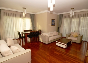 Apartment 3+1 möbliert, in einem Komplex in der ersten Zeile