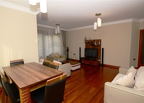 Apartment 3+1 möbliert, in einem Komplex in der ersten Zeile